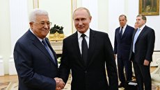 Президент РФ Владимир Путин и президент государства Палестина Махмуд Аббас во время встречи. 14 июля 2018 Президент РФ Владимир Путин и президент государства Палестина Махмуд Аббас во время встречи. 14 июля 2018