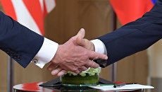 Во время встречи президента РФ Владимира Путина и президента США Дональда Трампа в президентском дворце в Хельсинки. 16 июля 2018 Во время встречи президента РФ Владимира Путина и президента США Дональда Трампа в президентском дворце в Хельсинки. 16 июля 2018