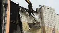 Снос здания ТЦ Зимняя вишня в Кемерово. Архивное фото Снос здания ТЦ Зимняя вишня в Кемерово. Архивное фото