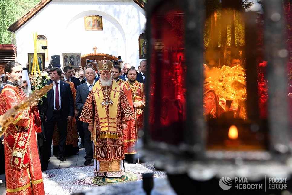 Патриарх Московский и Всея Руси Кирилл совершает заупокойную литию у Алапаевской шахты в рамках мероприятий, посвященных 100-летию расстрела царской семьи Патриарх Московский и Всея Руси Кирилл совершает заупокойную литию у Алапаевской шахты в рамках мероприятий, посвященных 100-летию расстрела царской семьи