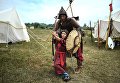 Участники военно-исторической реконструкции на фестивале Великое стояние на реке Угре в 1480 году в Калужской области Участники военно-исторической реконструкции на фестивале Великое стояние на реке Угре в 1480 году в Калужской области