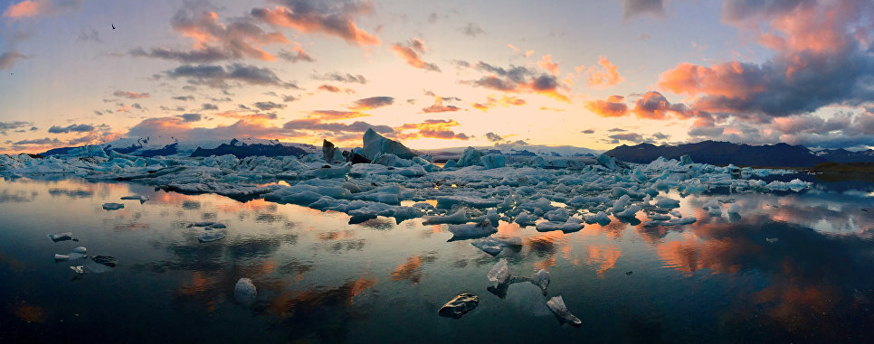Работа фотографа Mateusz Piesiak из Польши Icebergs, занявшая первое место в категории Панорама в фотоконкурсе 2018 iPhone Photography Awards Работа фотографа Mateusz Piesiak из Польши Icebergs, занявшая первое место в категории Панорама в фотоконкурсе 2018 iPhone Photography Awards