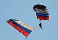 Военнослужащий Воздушно-десантных войск во время показательных выступлений на праздновании Дня ВДВ в 83-й отдельной гвардейской десантно-штурмовой бригаде в городе Уссурийске Военнослужащий Воздушно-десантных войск во время показательных выступлений на праздновании Дня ВДВ в 83-й отдельной гвардейской десантно-штурмовой бригаде в городе Уссурийске