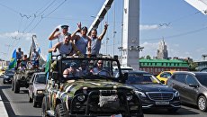 Участники празднования дня ВДВ на Крымском мосту в Москве Участники празднования дня ВДВ на Крымском мосту в Москве