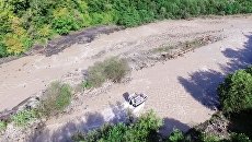 Сотрудники МЧС во время поисково-спасательной операции на реке Сочи в Краснодарском крае. 4 августа 2018 Сотрудники МЧС во время поисково-спасательной операции на реке Сочи в Краснодарском крае. 4 августа 2018