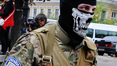 Добровольцы батальона Сич во время отправки в зону вооруженного конфликта на юго-восток Украины Добровольцы батальона Сич во время отправки в зону вооруженного конфликта на юго-восток Украины