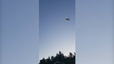 Очевидцы сняли на видео полет угнанного в США лайнера Q400 Очевидцы сняли на видео полет угнанного в США лайнера Q400