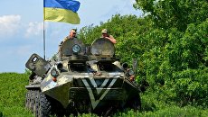 Украинские военные на линии разграничения в Донбассе. Архивное фото Украинские военные на линии разграничения в Донбассе. Архивное фото