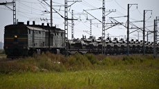 Эшелоны с военнослужащими и военной техникой. Архивное фото Эшелоны с военнослужащими и военной техникой. Архивное фото