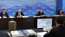 Владимир Путин проводит во Владивостоке заседание президиума Государственного совета по вопросам развития Дальнего Востока. 10 сентября 2018 Владимир Путин проводит во Владивостоке заседание президиума Государственного совета по вопросам развития Дальнего Востока. 10 сентября 2018
