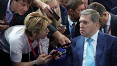 Помощник президента РФ Юрий Ушаков отвечает на вопросы журналистов на Восточном экономическом форуме Помощник президента РФ Юрий Ушаков отвечает на вопросы журналистов на Восточном экономическом форуме