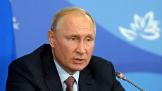 Президент РФ Владимир Путин на полях IV Восточного экономического форума на территории ДВФУ на острове Русский Президент РФ Владимир Путин на полях IV Восточного экономического форума на территории ДВФУ на острове Русский