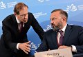 Министр промышленности и торговли РФ Денис Мантуров (слева) и генеральный директор компании Биокад Дмитрий Морозов Министр промышленности и торговли РФ Денис Мантуров (слева) и генеральный директор компании Биокад Дмитрий Морозов