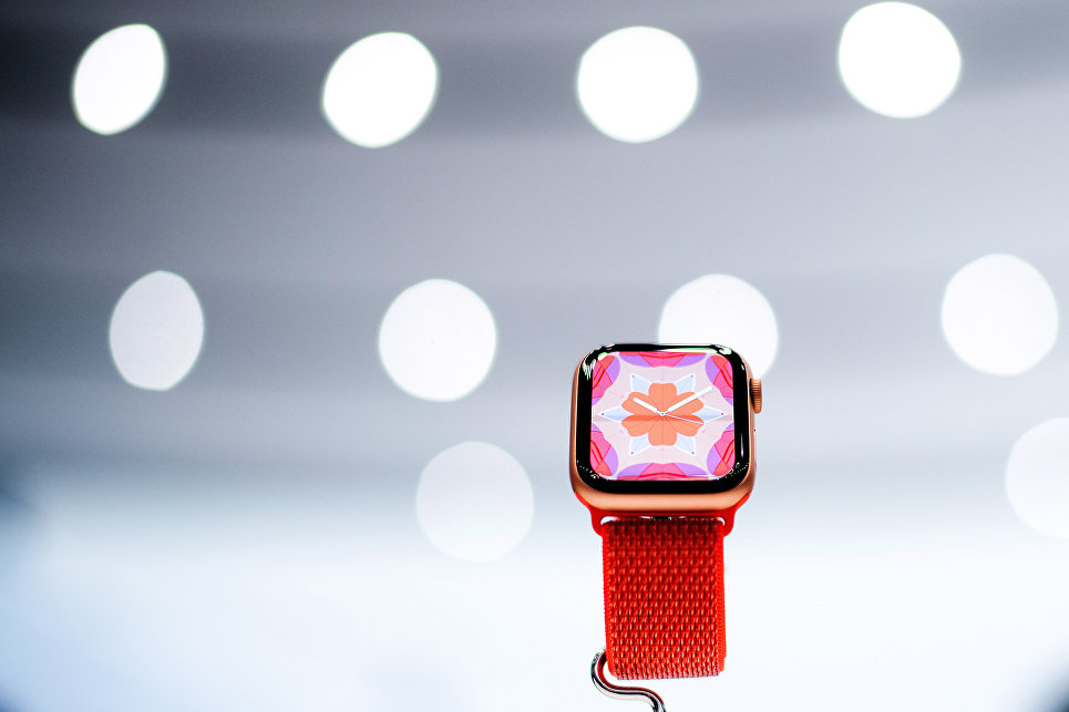 Модель Apple Watch Series 4. 12 сентября 2018 года Модель Apple Watch Series 4. 12 сентября 2018 года