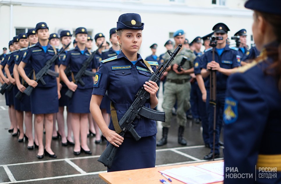 Курсанты Краснодарского высшего военного авиационного училища летчиков имени Героя Советского Союза А. К. Серова на церемонии принятия присяги Курсанты Краснодарского высшего военного авиационного училища летчиков имени Героя Советского Союза А. К. Серова на церемонии принятия присяги