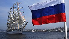 Российский парусник Надежда провожает иностранные парусные суда, принимавшие участие в регате в рамках Восточного экономического форума во Владивостоке. 14 сентября 2018 Российский парусник Надежда провожает иностранные парусные суда, принимавшие участие в регате в рамках Восточного экономического форума во Владивостоке. 14 сентября 2018