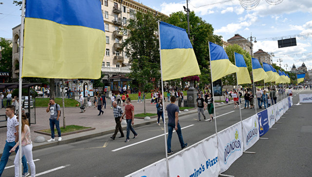 Флаги Украины на улице в Киеве. Архивное фото