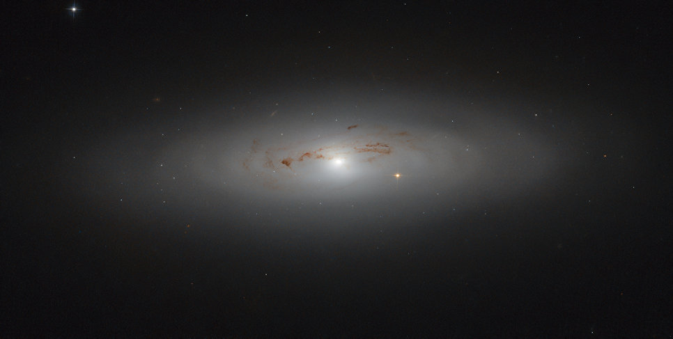 Галактика NGC 4036 в созвездии Большая Медведица Галактика NGC 4036 в созвездии Большая Медведица