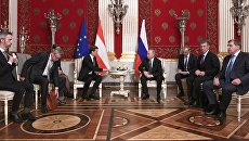 Президент РФ Владимир Путин и федеральный канцлер Австрийской Республики Себастиан Курц во время встречи. 3 октября 2018 Президент РФ Владимир Путин и федеральный канцлер Австрийской Республики Себастиан Курц во время встречи. 3 октября 2018
