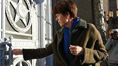 Посол Нидерландов Рене Джонс-Бос у входа в здание МИД РФ. 8 октября 2018 Посол Нидерландов Рене Джонс-Бос у входа в здание МИД РФ. 8 октября 2018