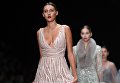 Модели демонстрируют коллекцию одежды Speranza Couture by Nadezda Yusupova в центральном выставочном зале Манеж в рамках Mercedes-Benz Fashion Week Russia Модели демонстрируют коллекцию одежды Speranza Couture by Nadezda Yusupova в центральном выставочном зале Манеж в рамках Mercedes-Benz Fashion Week Russia