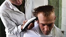 Призывник Национальной гвардии Украины во время стрижки в одной из воинских частей во Львове. 24 октября 2018 Призывник Национальной гвардии Украины во время стрижки в одной из воинских частей во Львове. 24 октября 2018