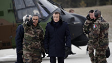 Президент Франции Эммануэль Макрон на военных учениях французской армии. Архивное фото Президент Франции Эммануэль Макрон на военных учениях французской армии. Архивное фото