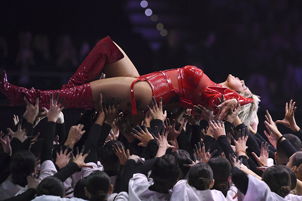 Американская певица Биби Рекса во время выступления на MTV EMA 2018 в Бильбао Американская певица Биби Рекса во время выступления на MTV EMA 2018 в Бильбао
