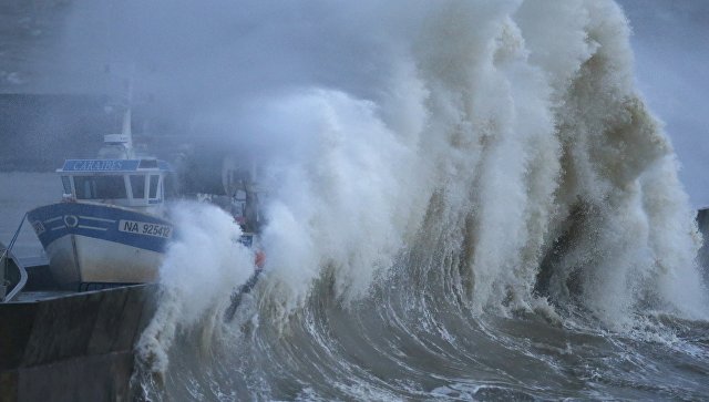 Российские физики раскрыли секрет появления "волн-убийц" в океане 