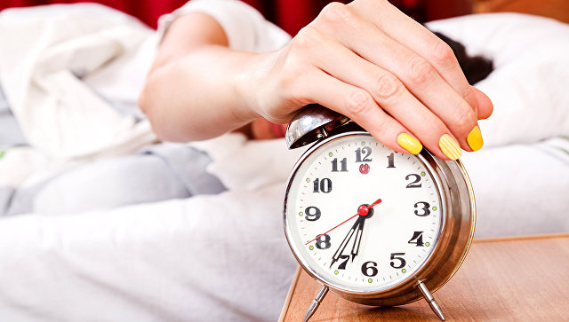Ученые объяснили, почему невозможно выспаться в выходные 