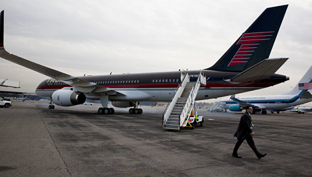 Частный самолет президента США Дональда Трампа в аэропорту Ла-Гуардия в Нью-Йорке. Архивное фото