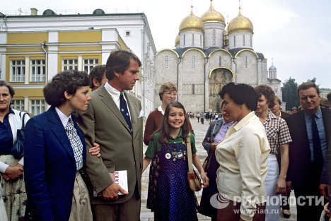 Саманта Смит с родителями на Соборной площади Саманта Смит с родителями на Соборной площади