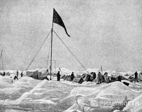Лагерь экспедиции О.Шмидта на льдах Арктики Лагерь экспедиции О.Шмидта на льдах Арктики
