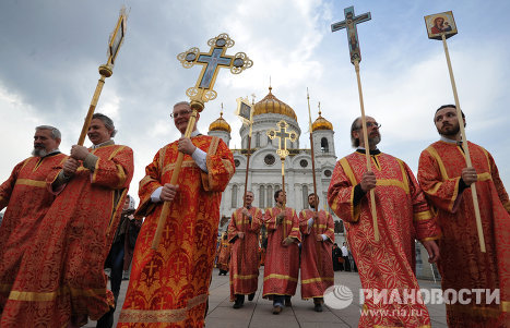 Крестный ход и молитвенное стояние в защиту веры, поруганных святынь, Церкви и ее доброго имени Крестный ход и молитвенное стояние в защиту веры, поруганных святынь, Церкви и ее доброго имени