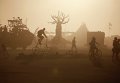 Фестиваль Burning Man в пустыне Блэк-Рок (Black Rock desert, пустыня Черной скалы) в штате Невада в США Фестиваль Burning Man в пустыне Блэк-Рок (Black Rock desert, пустыня Черной скалы) в штате Невада в США
