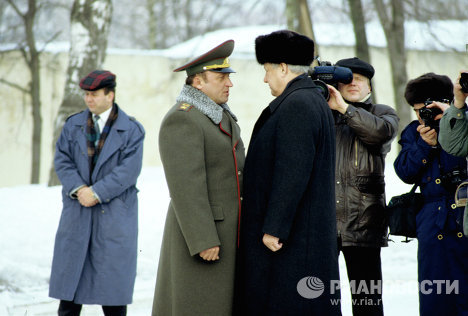 Борис Николаевич Ельцин и Павел Сергеевич Грачев Борис Николаевич Ельцин и Павел Сергеевич Грачев