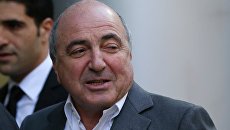 Борис Березовский возле здания лондонского Высокого суда. 31 августа 2012 Борис Березовский возле здания лондонского Высокого суда. 31 августа 2012