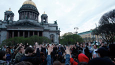 Лагерь протестующих на Исаакиевской площади в Санкт-Петербурге Лагерь протестующих на Исаакиевской площади в Санкт-Петербурге