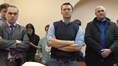 Навальный в суде объяснил, зачем он полез в фонтан после митинга Навальный в суде объяснил, зачем он полез в фонтан после митинга