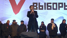 Яшин на митинге получил удивившее его sms-сообщение Яшин на митинге получил удивившее его sms-сообщение