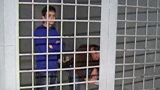 Навальный и Яшин за решеткой. Видео из отделения полиции Навальный и Яшин за решеткой. Видео из отделения полиции