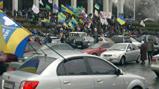 Сотни предпринимателей на митинге против Азарова исполнили гимн Украины Сотни предпринимателей на митинге против Азарова исполнили гимн Украины
