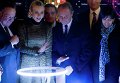 Актриса Диана Крюгер и мэр Парижа Бертран Деланоэ включили рождественские огни на Елисейских полях Актриса Диана Крюгер и мэр Парижа Бертран Деланоэ включили рождественские огни на Елисейских полях