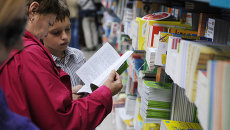 Покупка учебников в книжном магазине Покупка учебников в книжном магазине