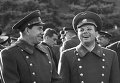 Космонавты Беляев и Гагарин на Красной площади Космонавты Беляев и Гагарин на Красной площади