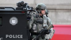 Команда SWAT патрулирует площадь Копли в Бостоне после теракта Команда SWAT патрулирует площадь Копли в Бостоне после теракта