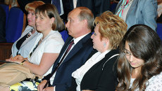 Владимир Путин с супругой посетили балет Эсмеральда Владимир Путин с супругой посетили балет Эсмеральда