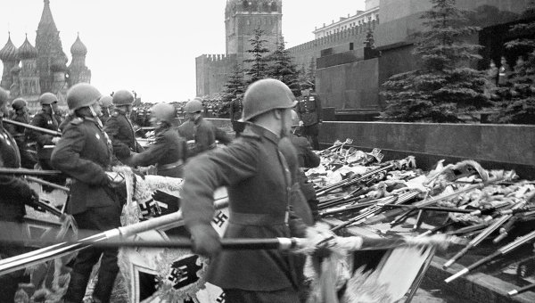 Фото жукова на параде победы 1945 на коне
