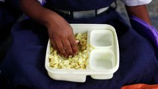 Школьный обед в Индии Школьный обед в Индии