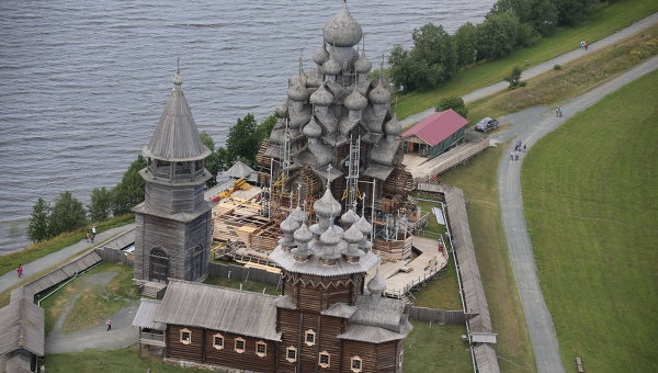 Деревянная Церковь Преображения в Кижах